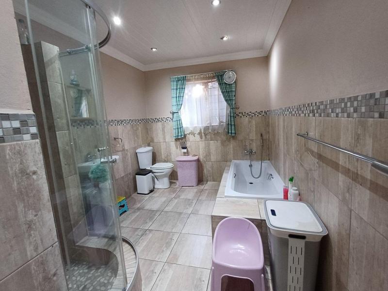 5 Bedroom Property for Sale in Claremont Western Cape